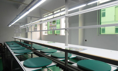 流水線生產廠家說說工作臺與皮帶線的組合使用